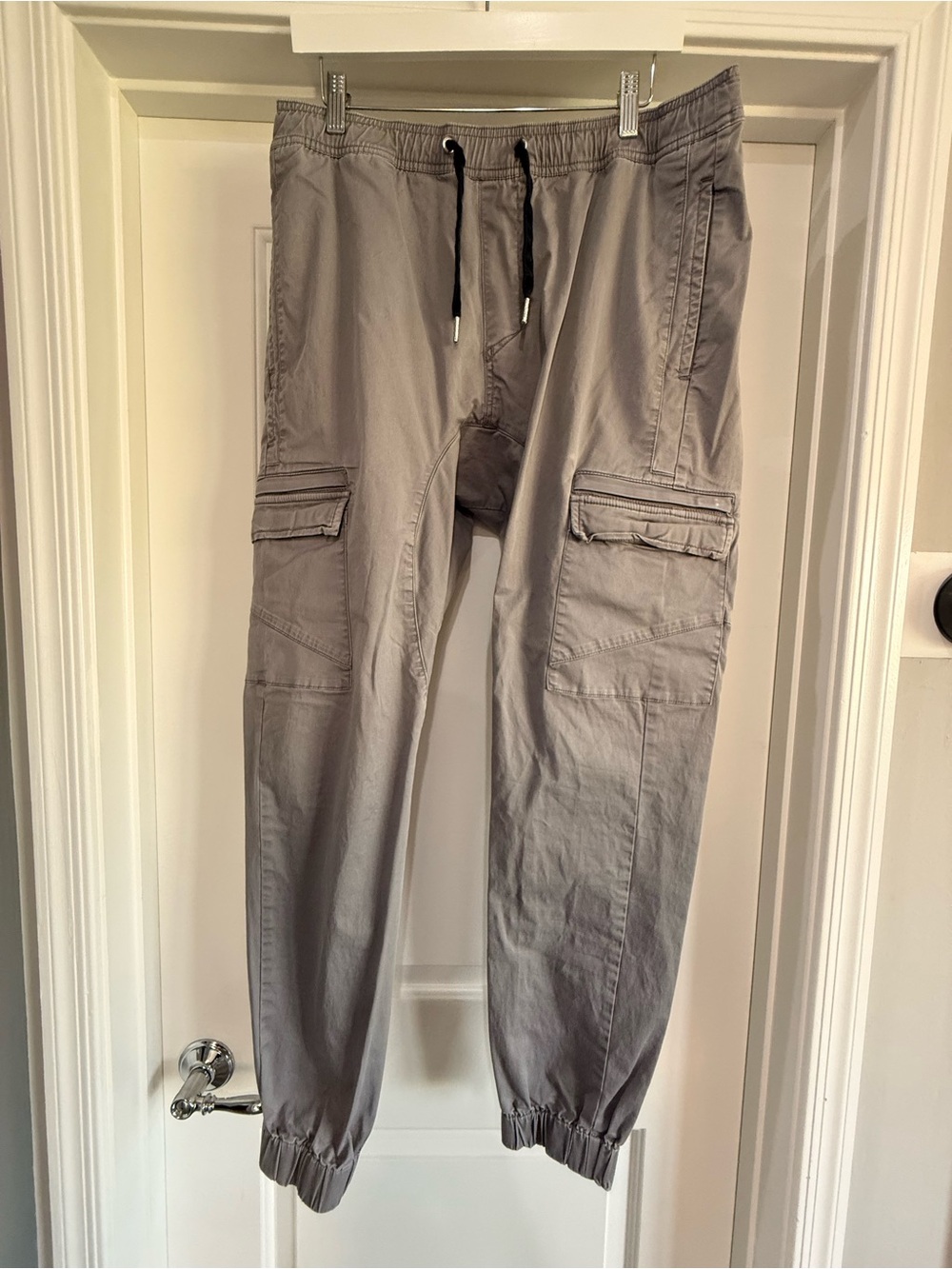 Zanerobe Men’s Light Gray Cargo Joggers